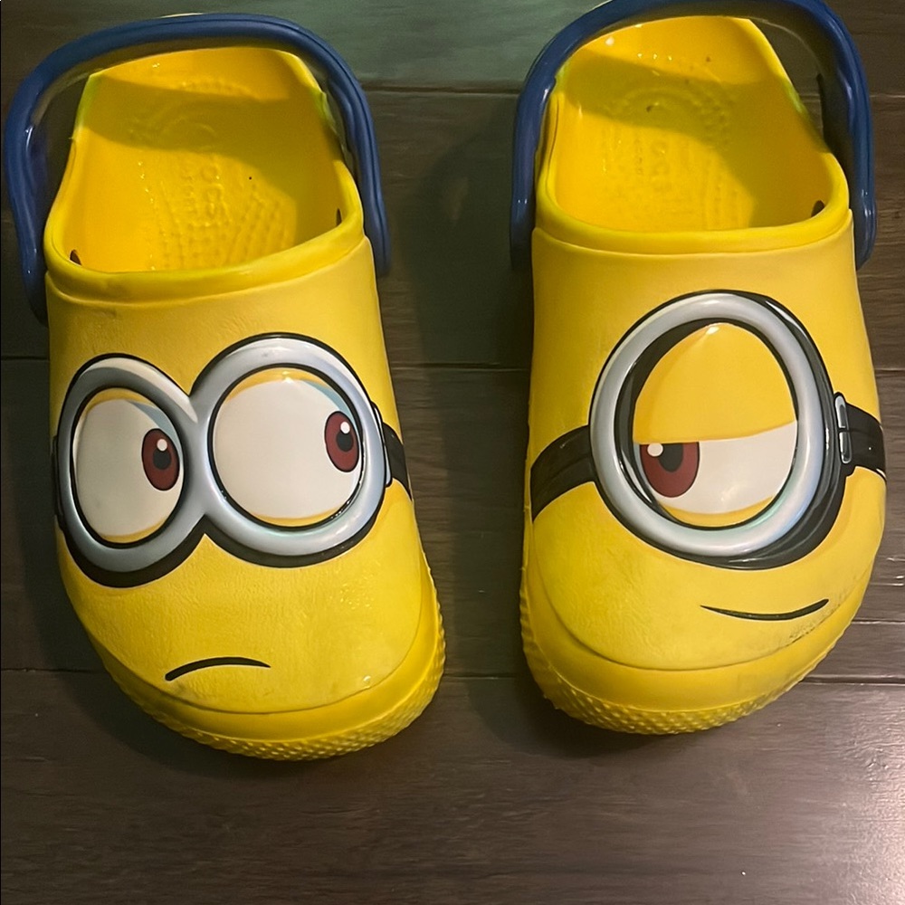 Kids Minion Yellow Crocs 11C - Picture 6 of 12
